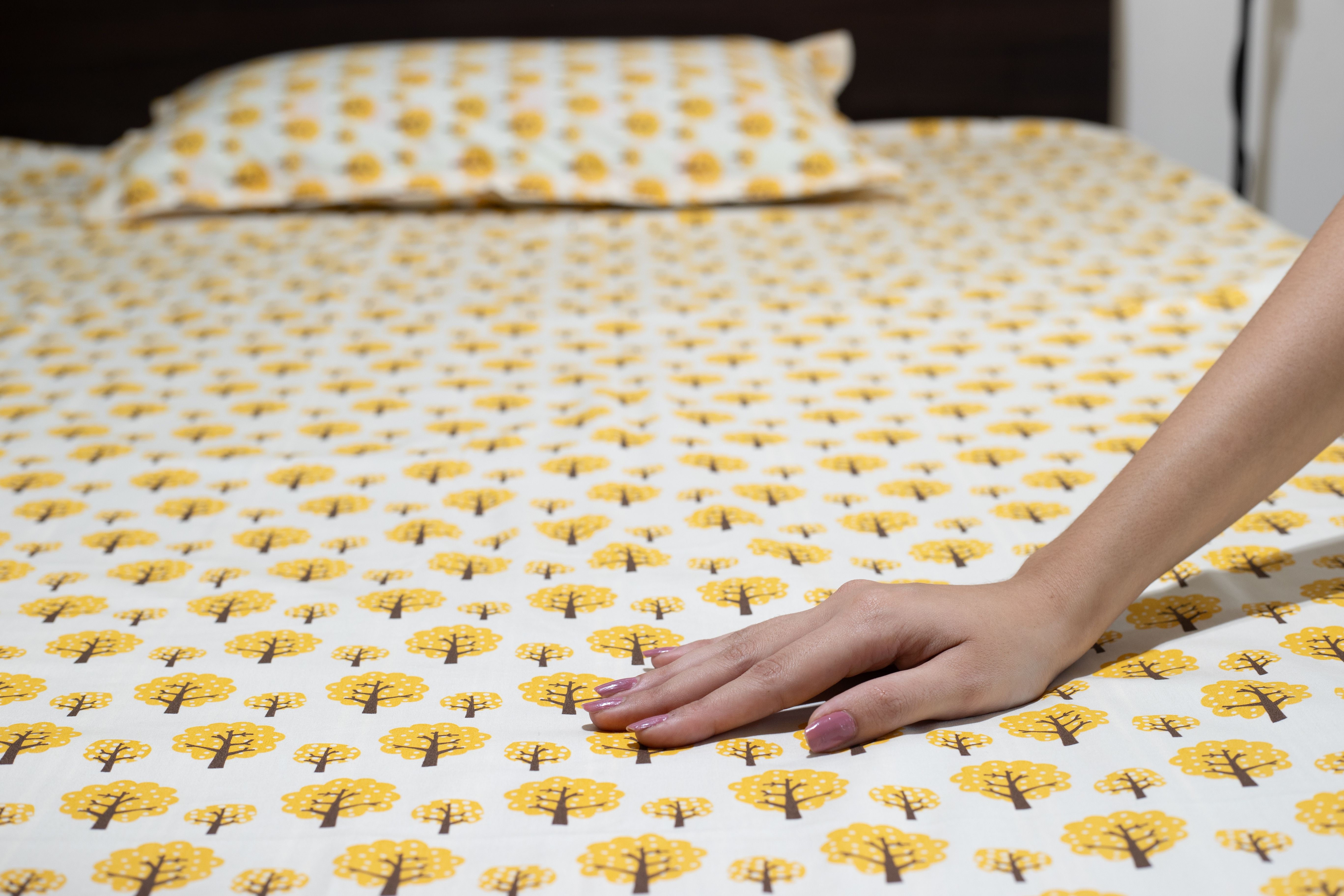 the linen house 450 TC Cotton King Self Design Fitted (Elastic) Bedsheet-picture-40