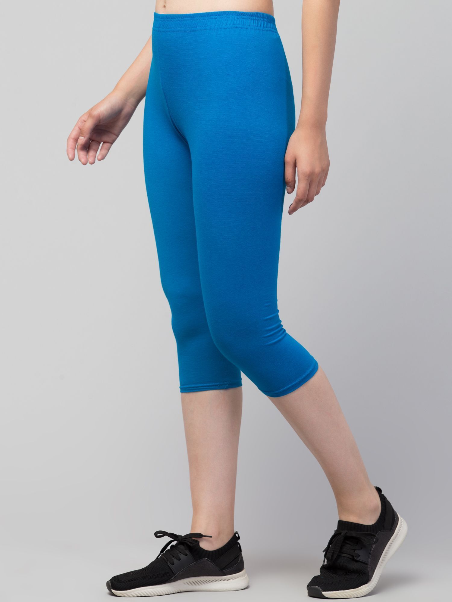 klowtcotrend Women Light Blue Capri-picture-34