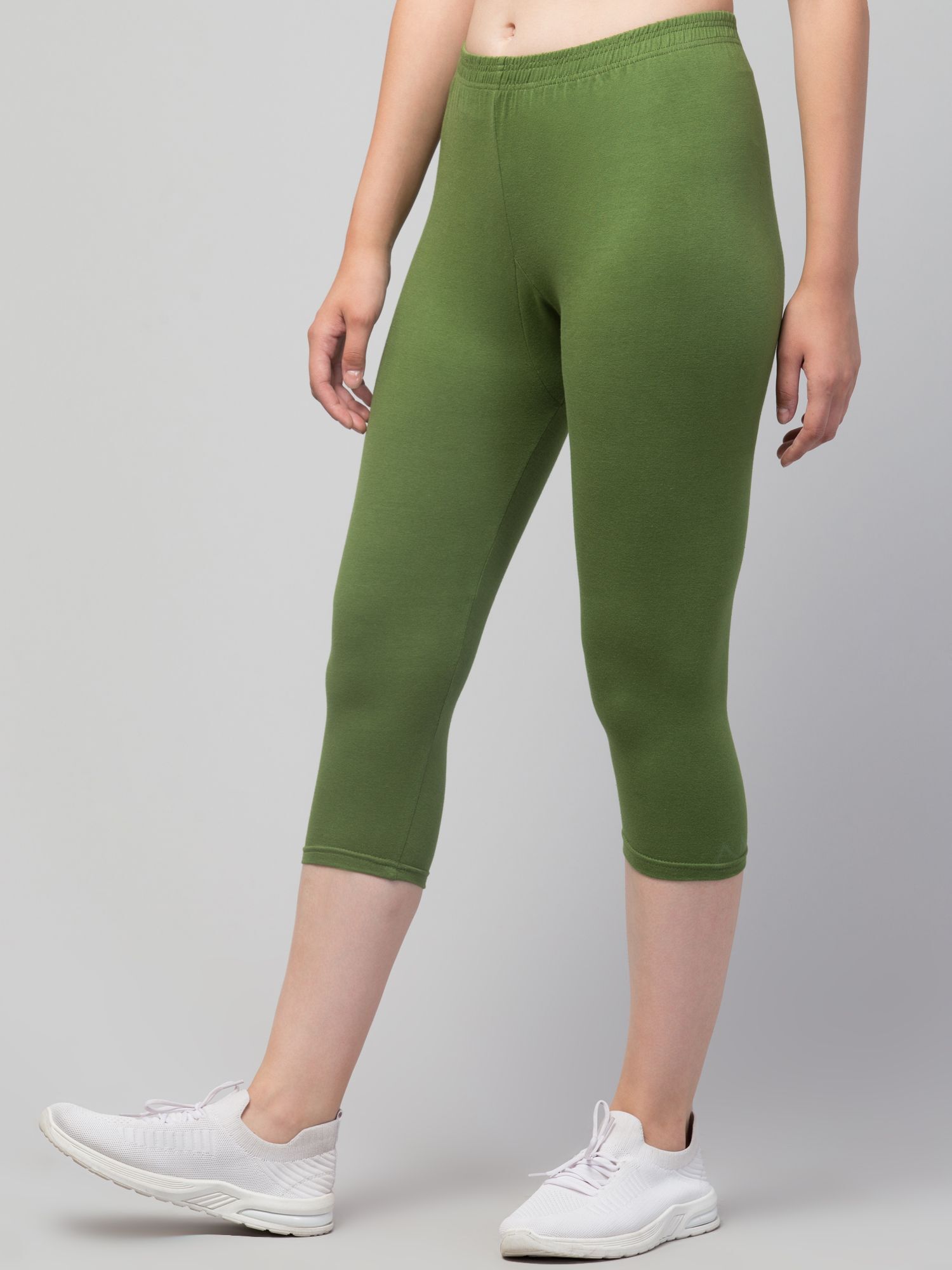 klowtcotrend Women Dark Green Capri-picture-24