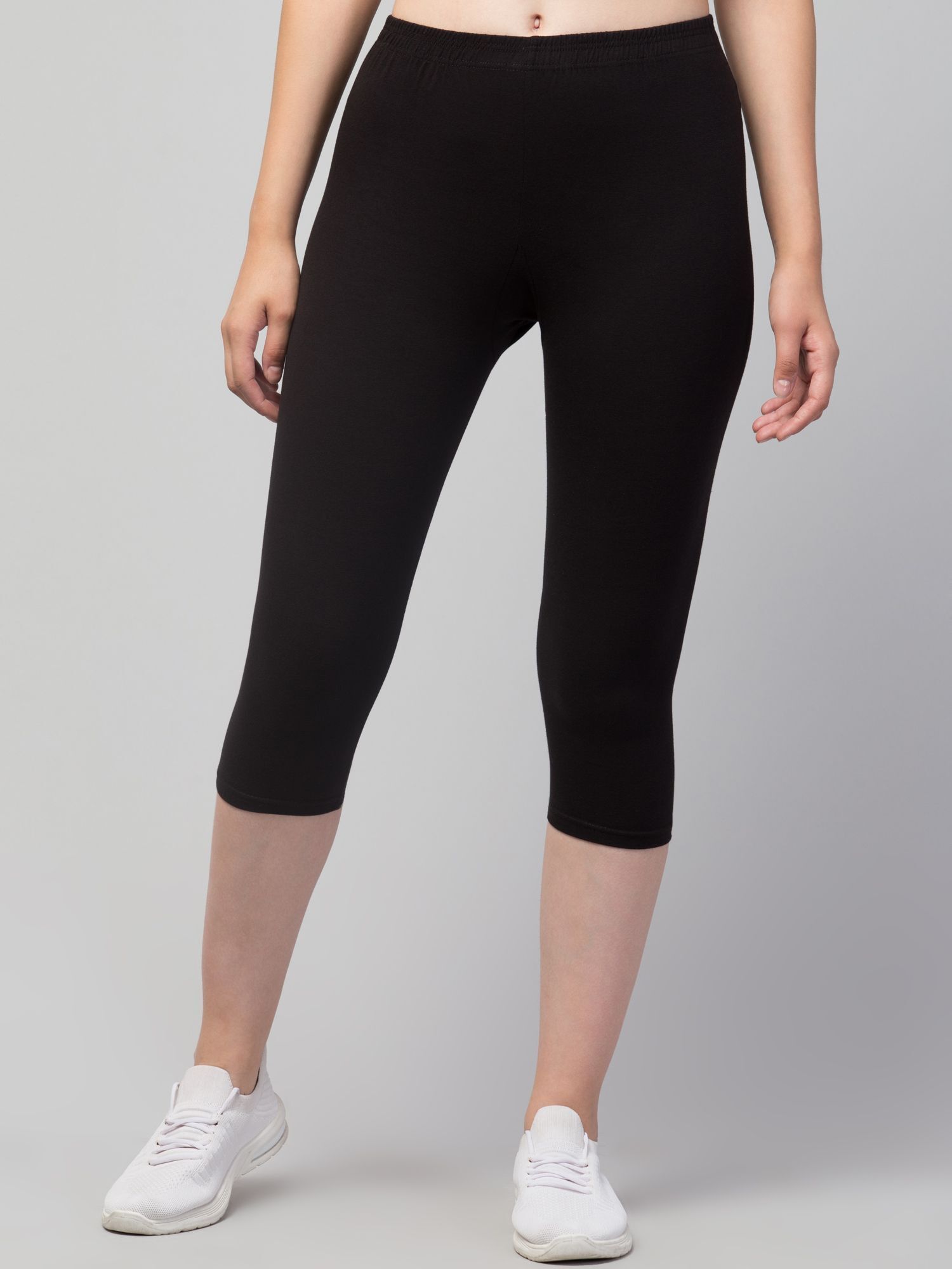 klowtcotrend Women Black Capri-picture-18