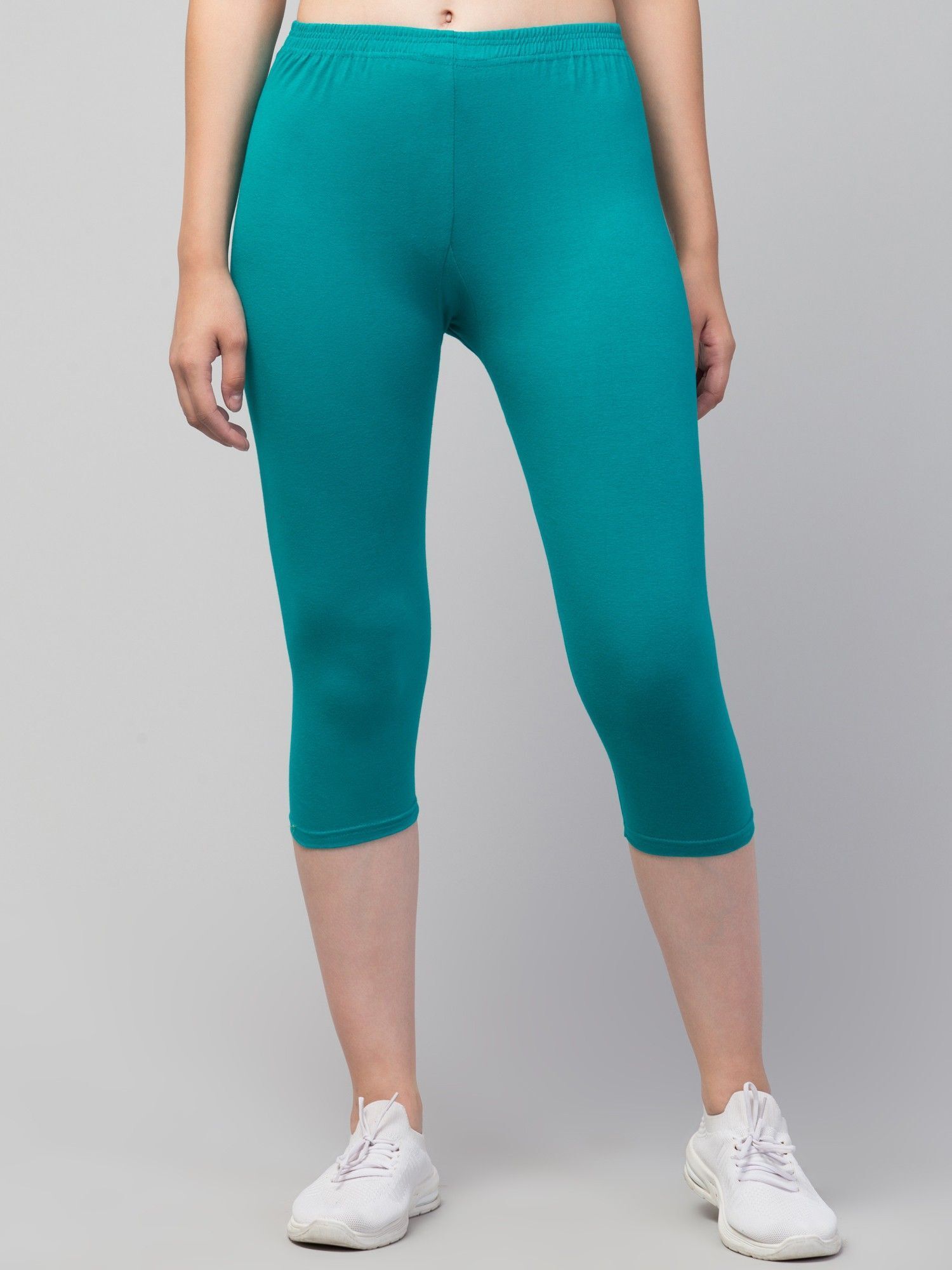 klowtcotrend Women Blue Capri-picture-44