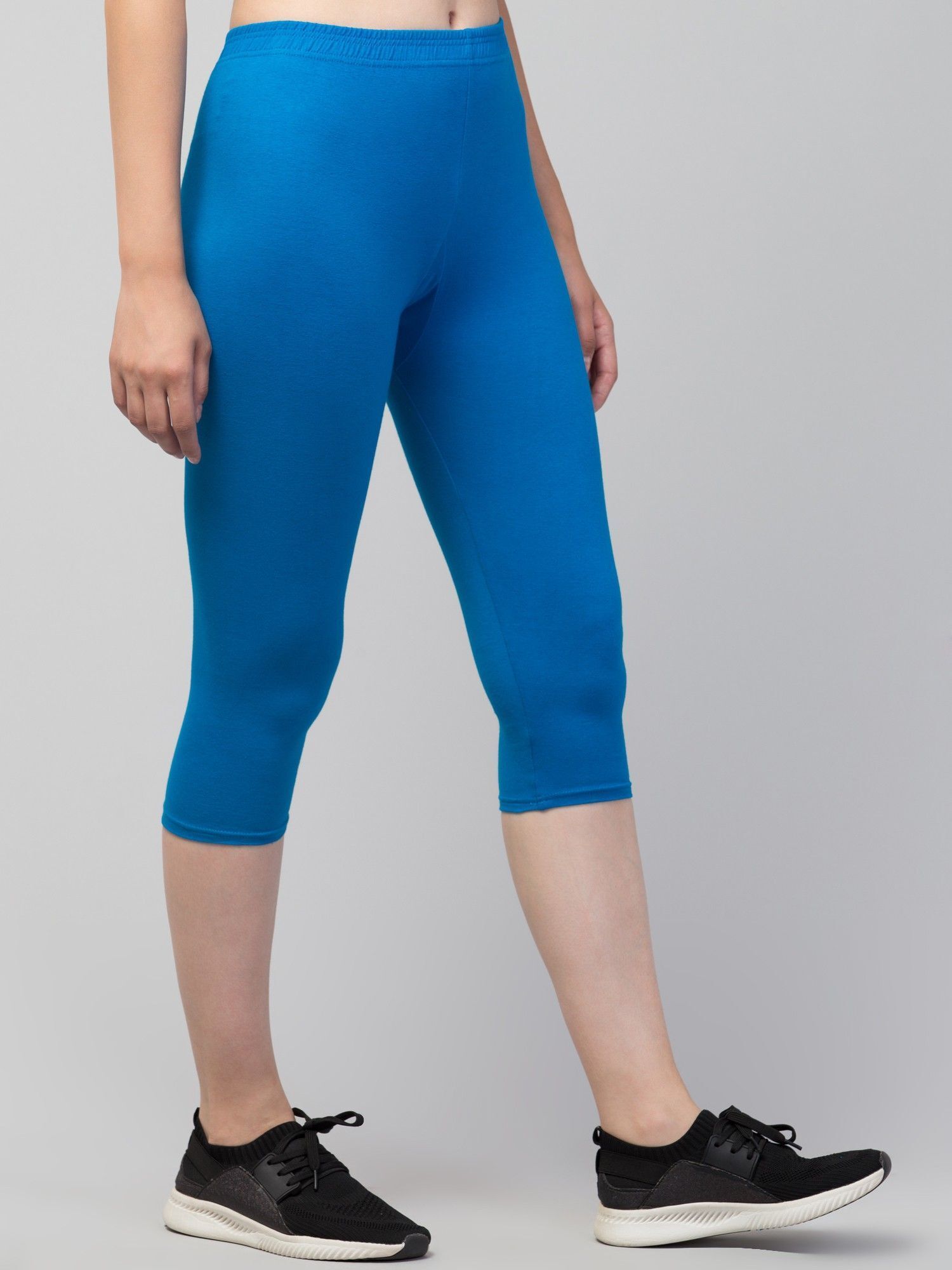 klowtcotrend Women Light Blue, Blue Capri-picture-20