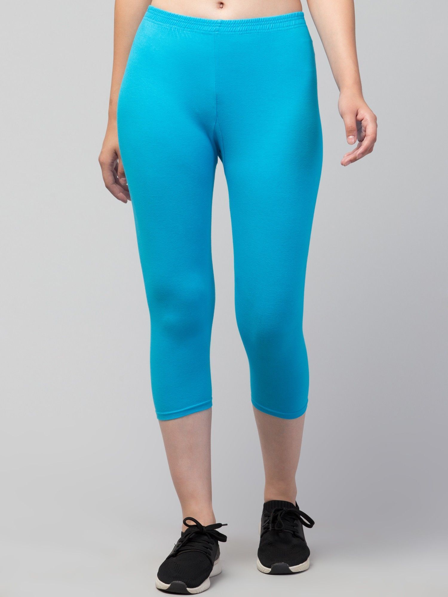 klowtcotrend Women Light Blue Capri-picture-27