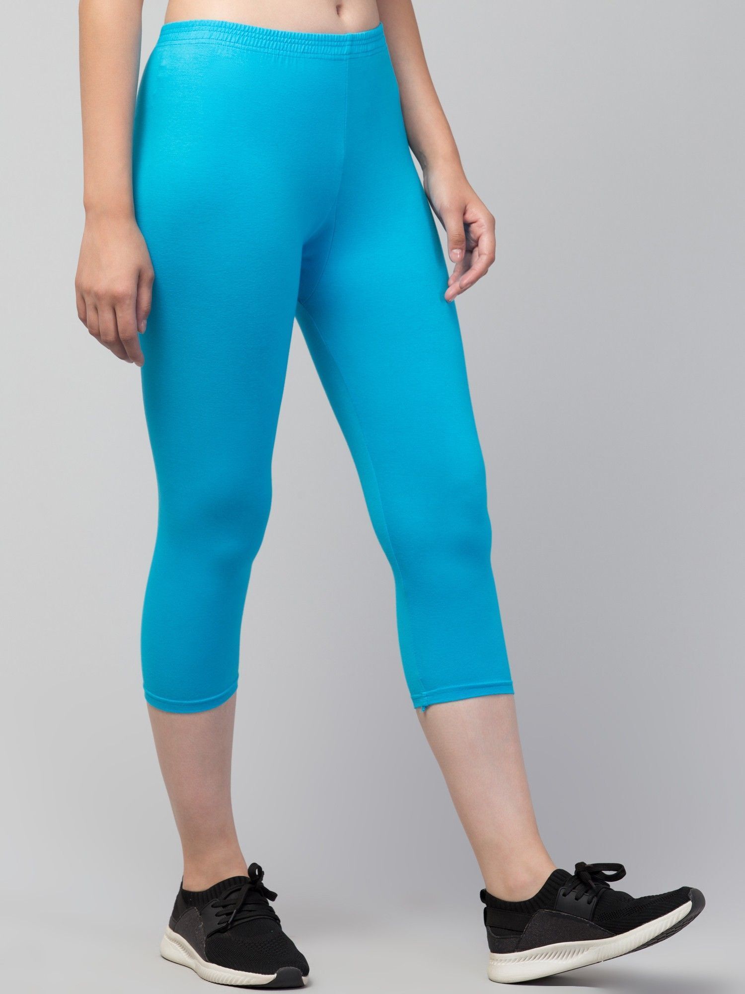klowtcotrend Women Blue Capri-picture-34