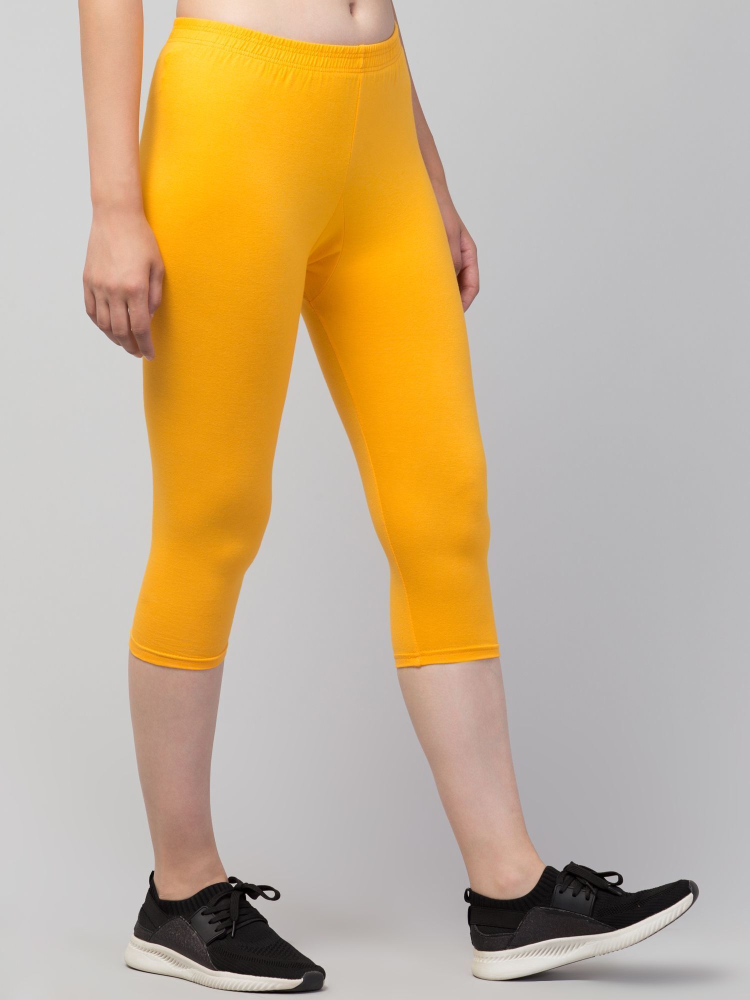 klowtcotrend Women Yellow Capri-picture-37