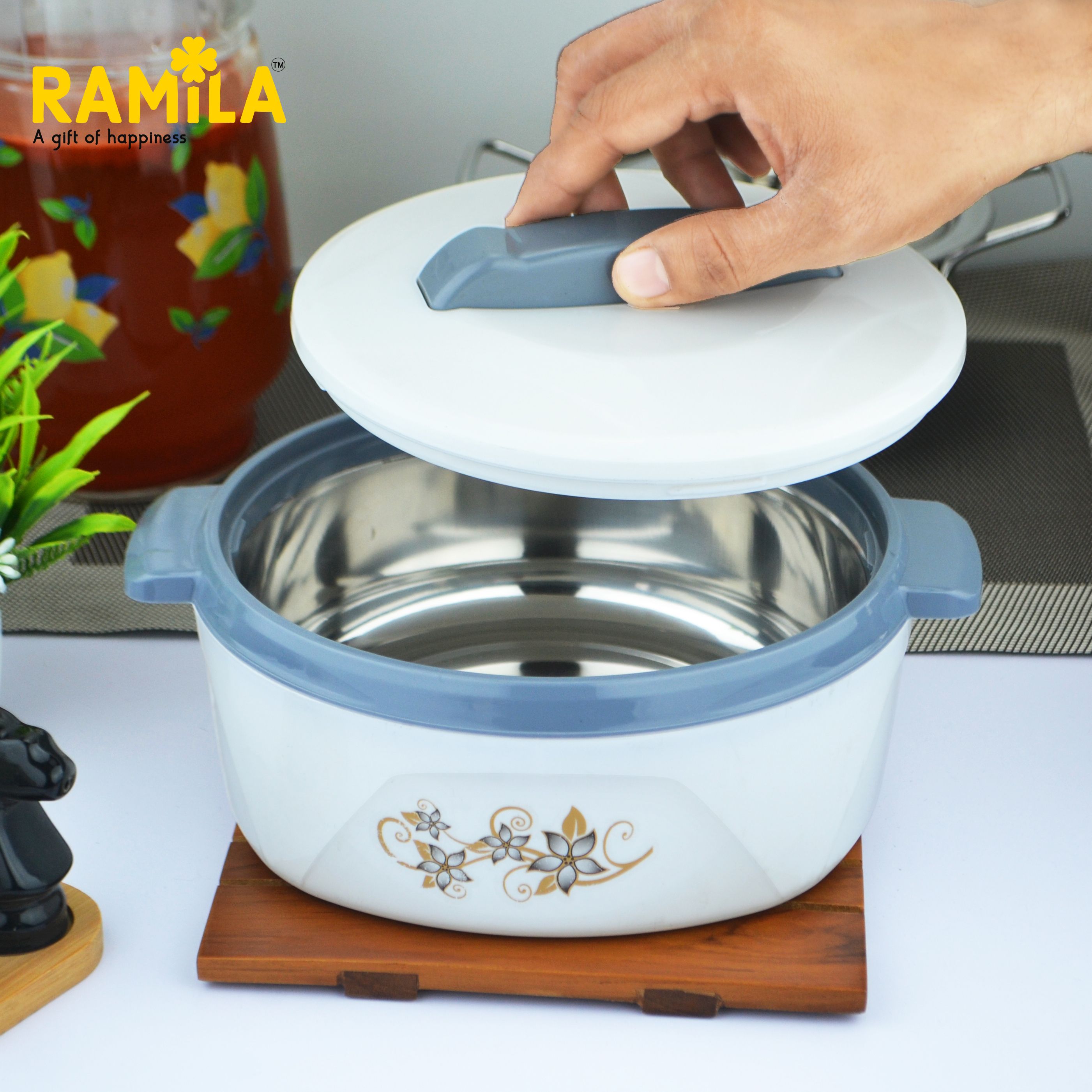 Hot Casserole with Plastic Insulated Inner Stainless Steel Thermoware Casserole