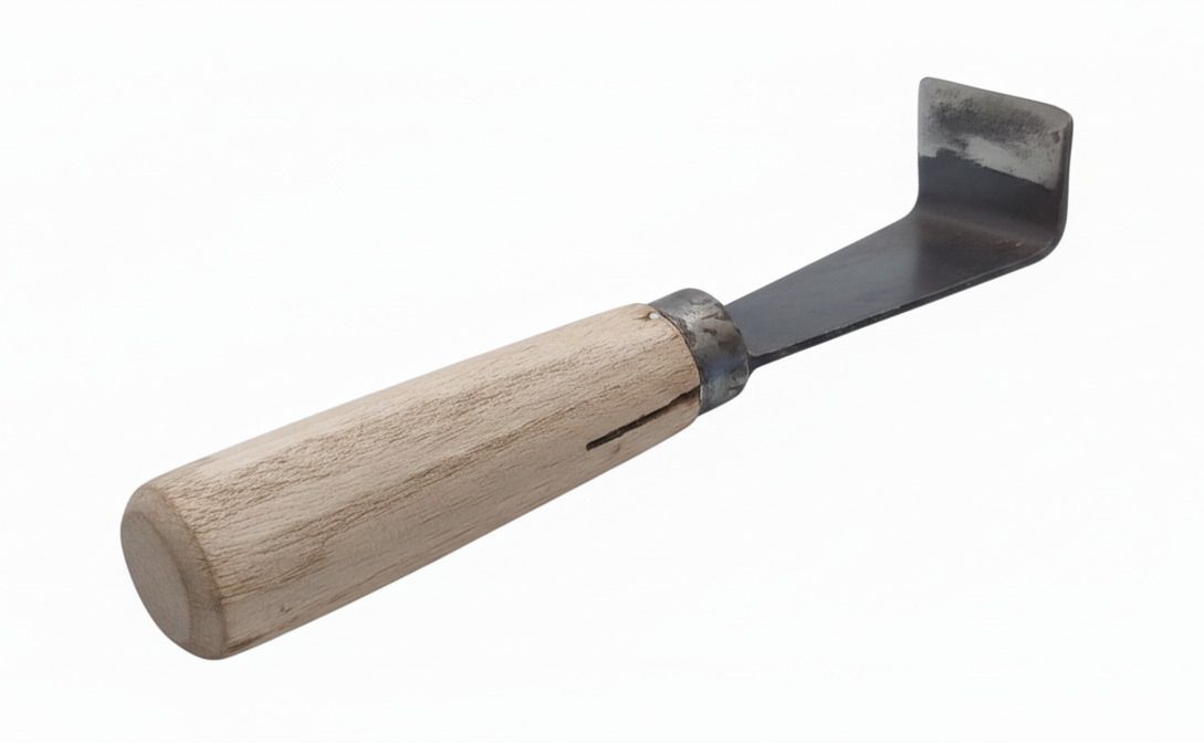 q8 twinkle Rubber Tree Tapping Peel Remover Tool | Wooden Handle Angle Bend Tapping Cutter Garden Pick-picture-4