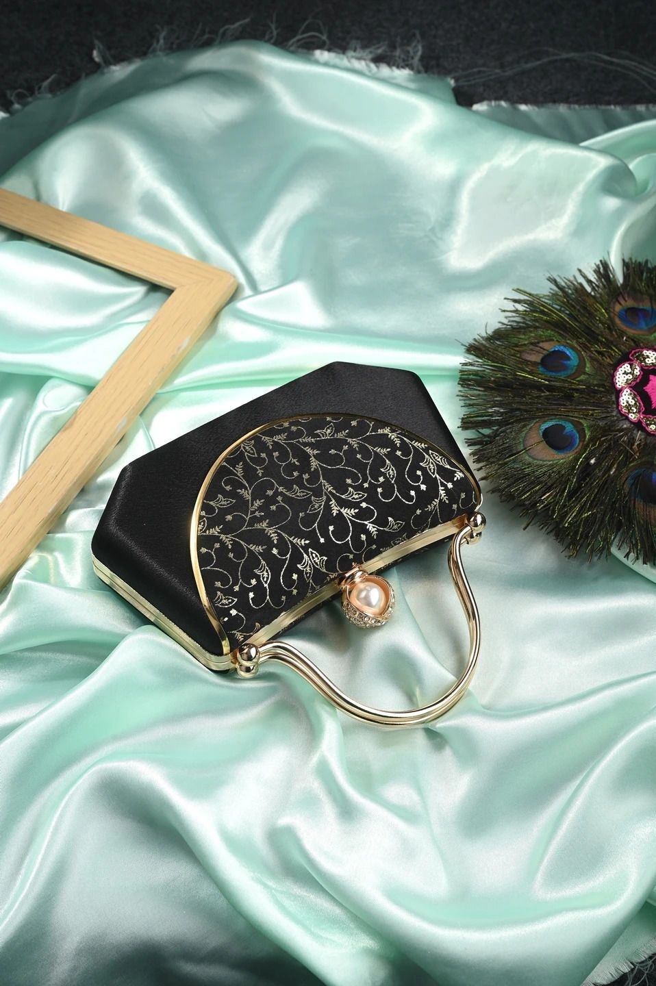 tooba handicraft Party Black, Gold Clutch-picture-19