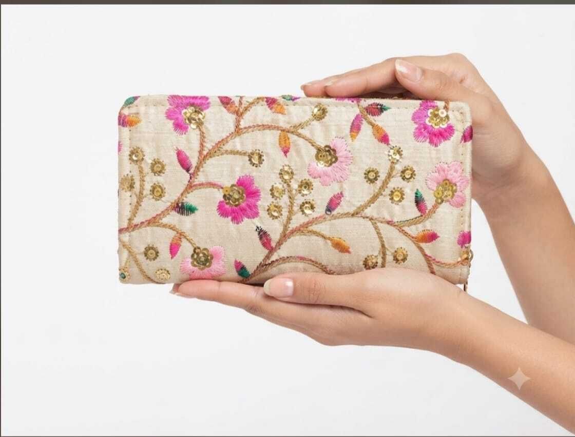 Casual Multicolor Clutch-image-47