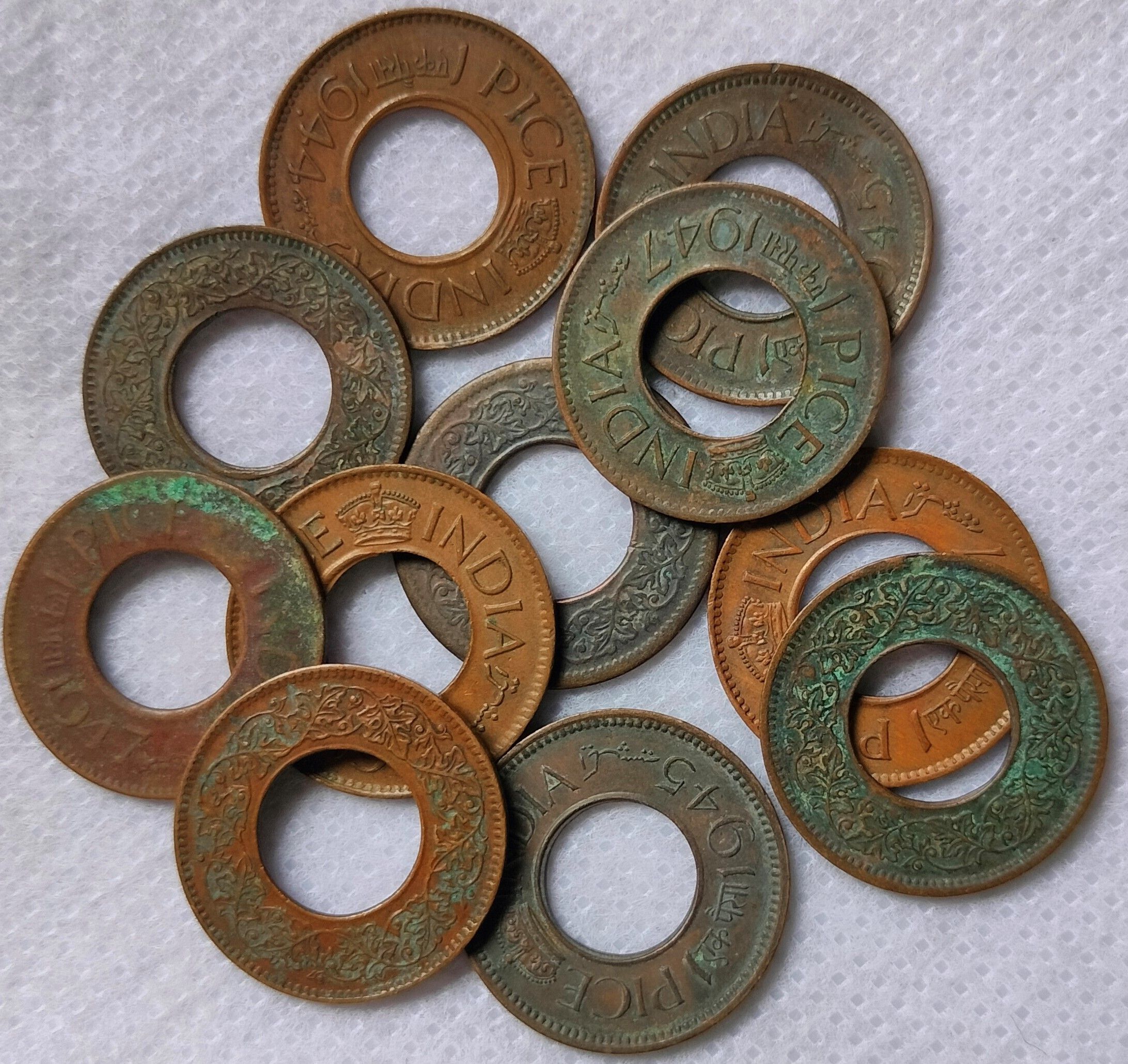 BRITISH INDIA 1943 - 1947 ONE PICE GENUINE COPPER HOLE COINS RANDOM YEAR Medieval Coin Collection-image-10