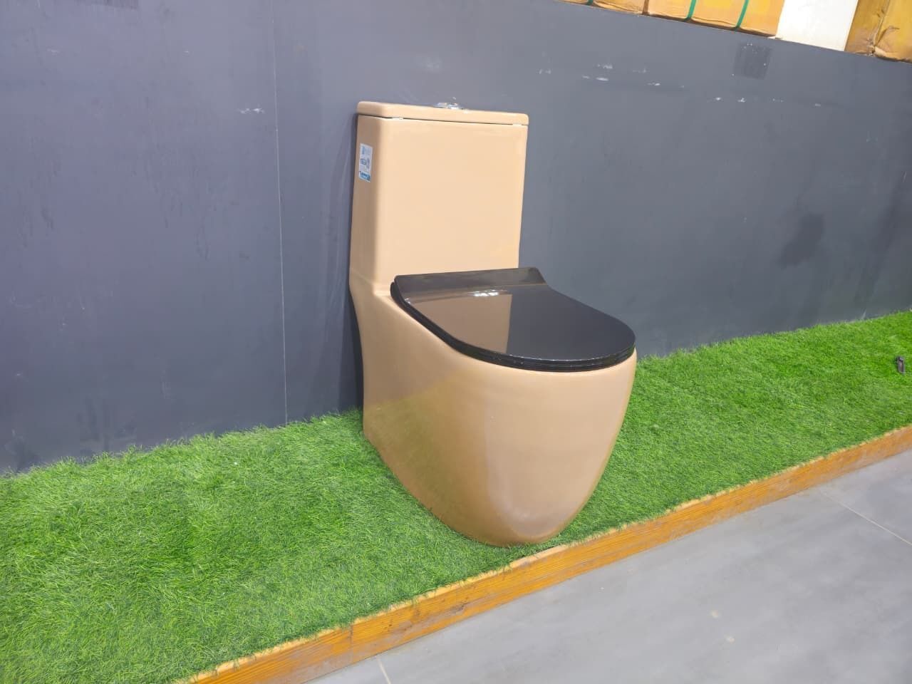 dot Premium Quality Pitch Colour Western Toilet/Water Closet/Commode With Soft Close Black Toilet Seat Cover With Round Flush Button Western Commode-picture-13