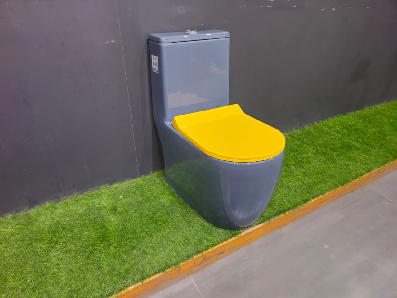 Premium Quality Grey Western Toilet/Water Closet/Commode With Soft Close Yellow Toilet Seat Cover With Round Flush Button Western Commode-image-49