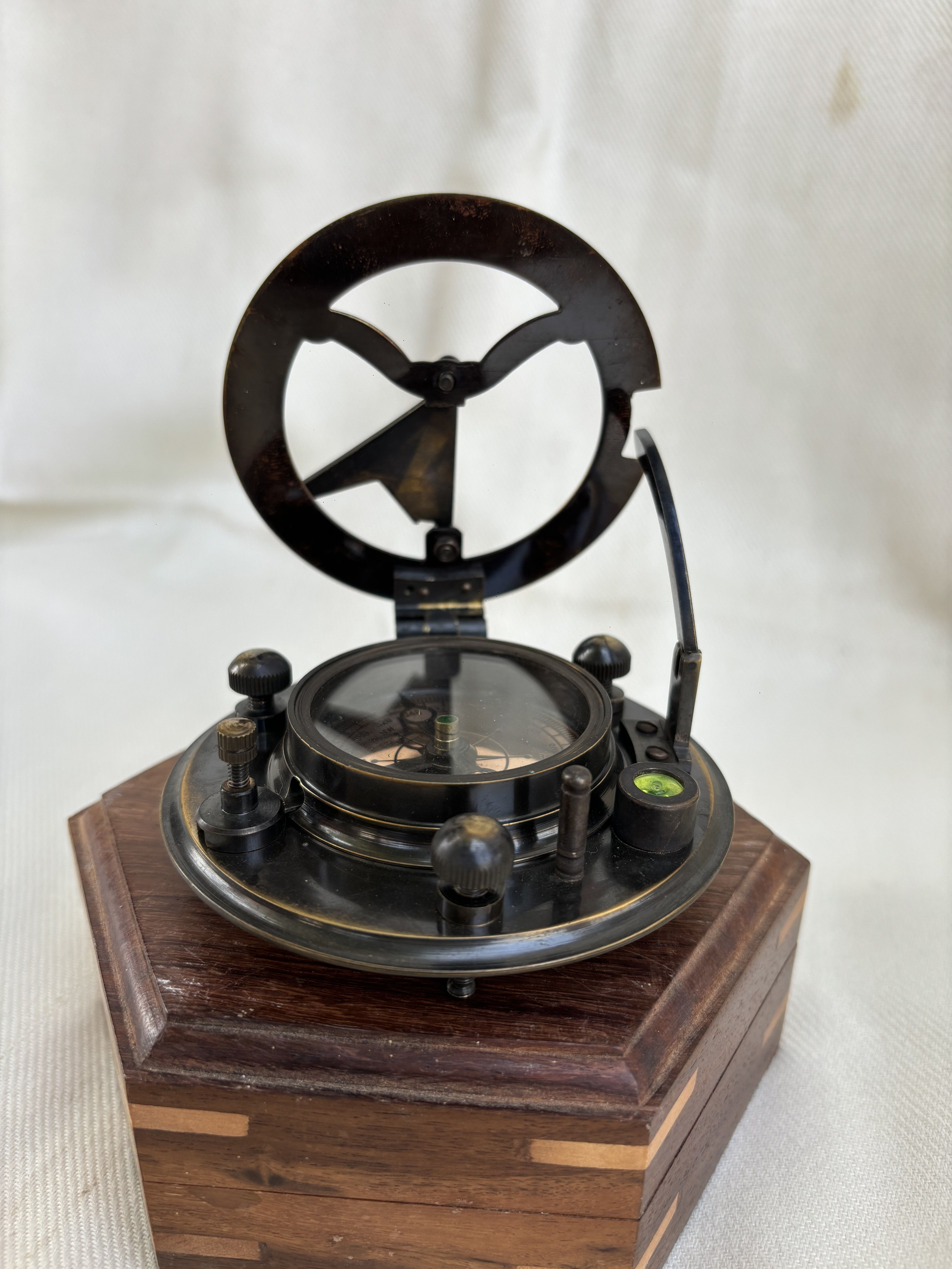 akki Gilbert Brass Sundial Compass with Wooden Box Compass-picture-38