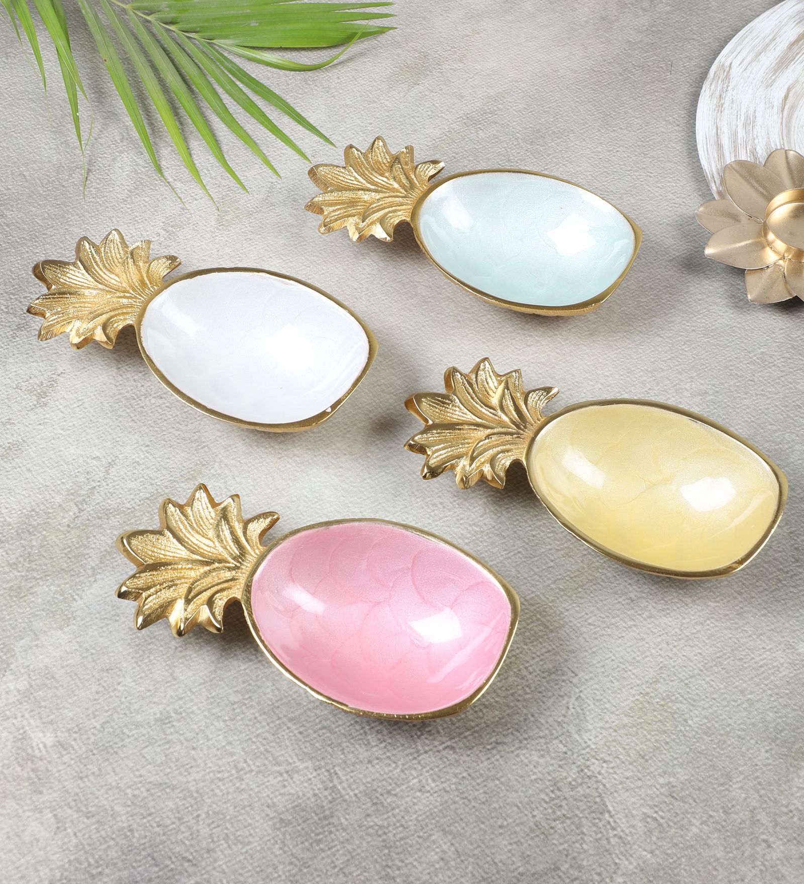 Multicolor Aluminum Pineapple Platter Set of 4 Aluminium Decorative Platter-image-46