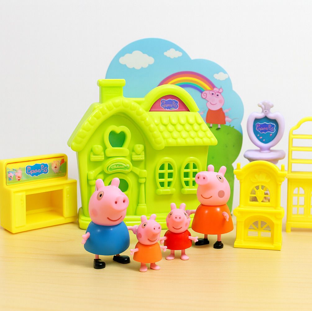 Pig Family Dollhouse Set with Mini Figures and Play Furniture