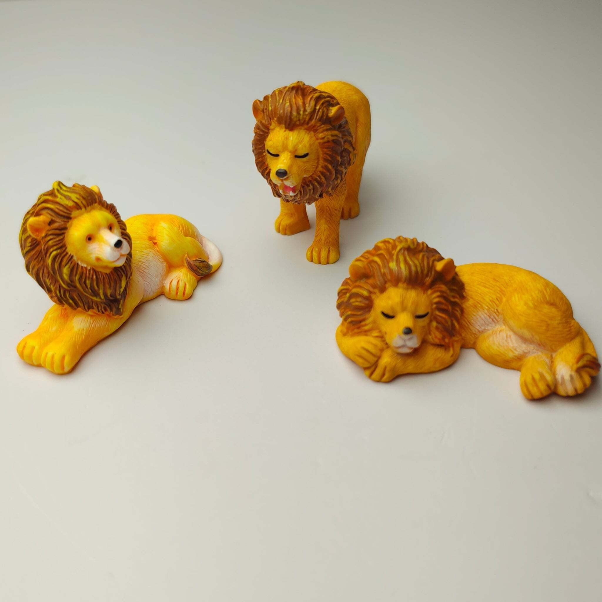 Miniature Lion King Set (3 Pieces) Dollhouse Animal Accessories Playset-image-40