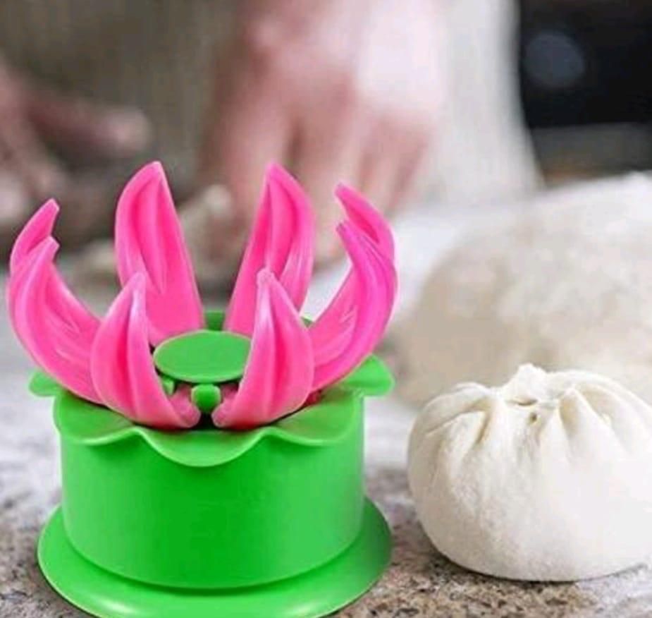 Cold Momos Dumpling Maker Dough Press Mould Steamed Stuffed Bun Making Cooking Tool Manual Dough Press