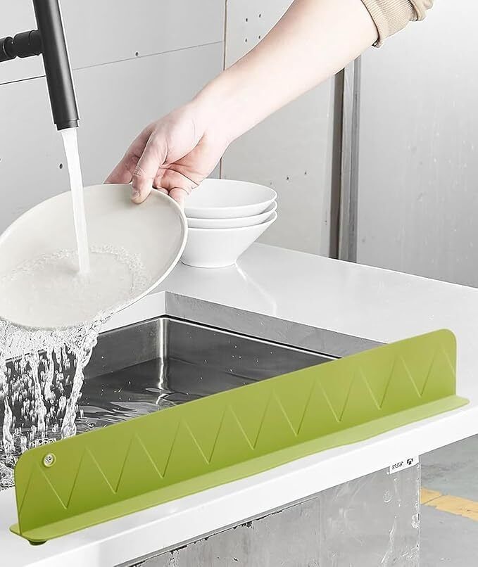 Kitchen Sink Splash Guard with Strong Suction Cup Barrier (multicolour, 1 PCK) Sink Plug-image-38