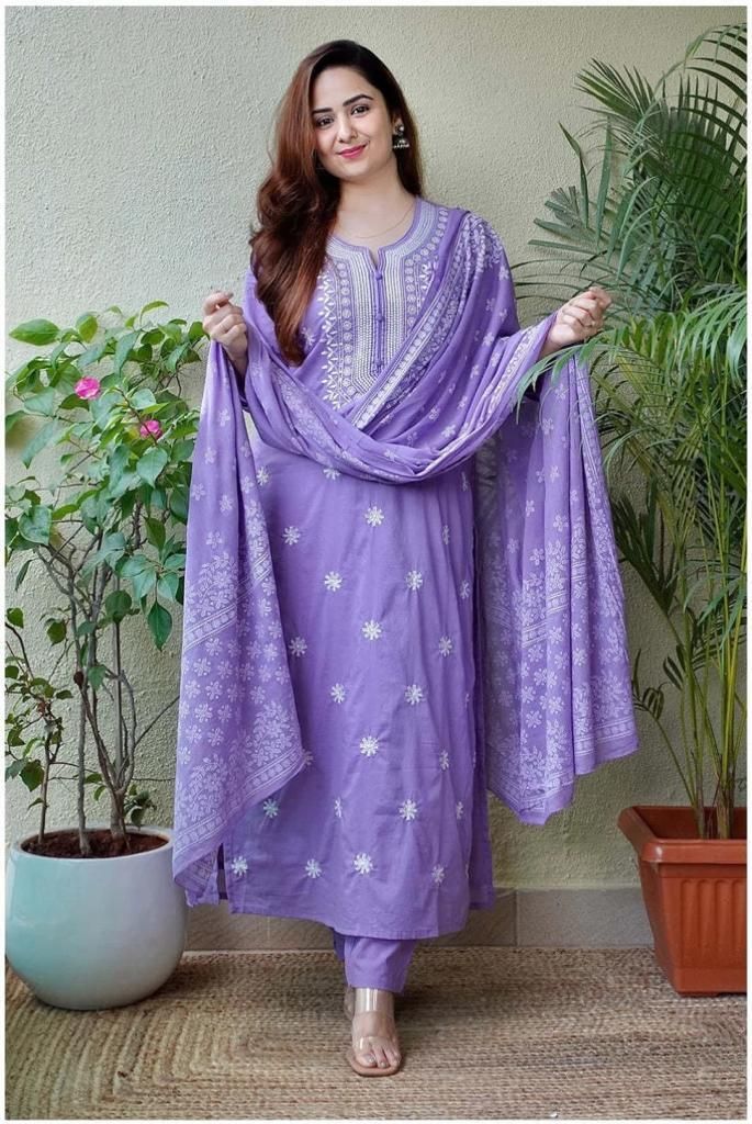 karodiwaal collection Women Cotton Blend Kurta Pant Dupatta Set-picture-15