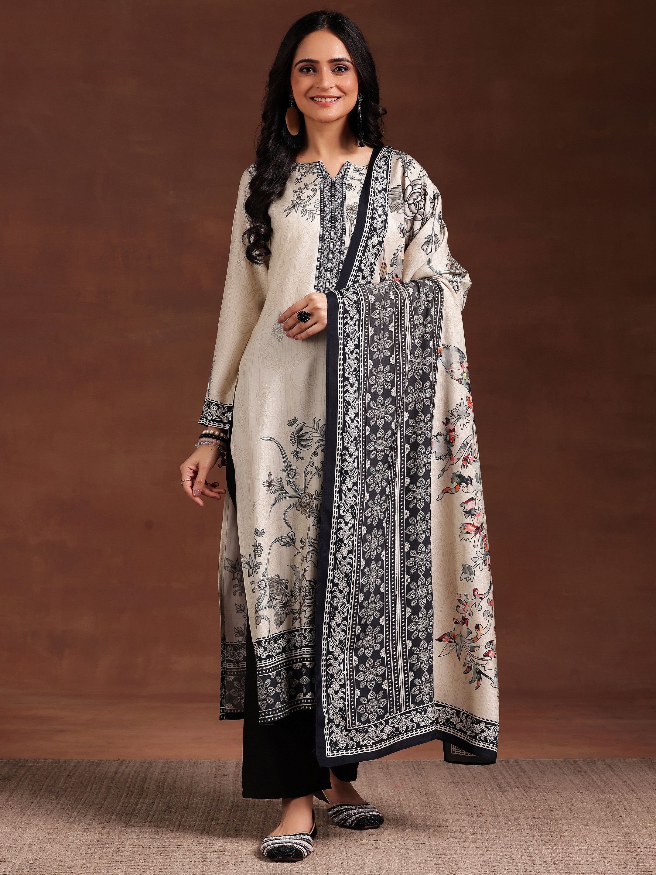 Women Cotton Blend Kurta Pant Dupatta Set-image-22