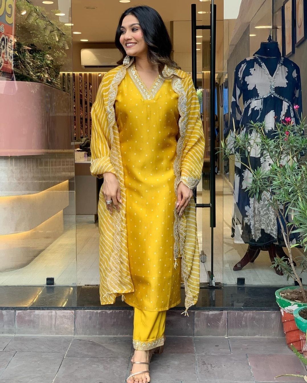 Women Silk Blend Kurta Pant Dupatta Set