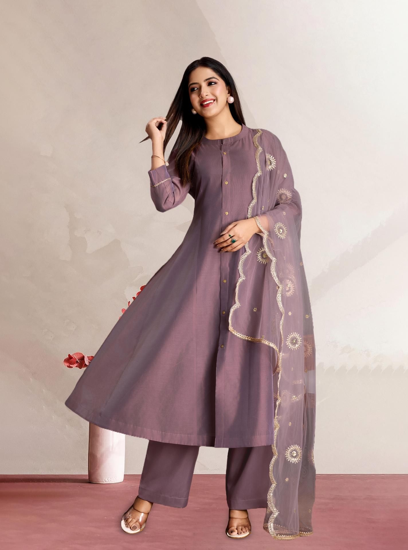 Women Chanderi Kurta Pant Dupatta Set-image-13