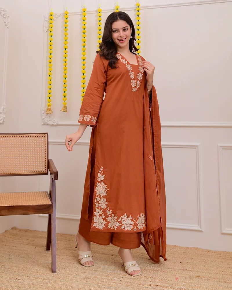Women Viscose Rayon Kurta Pant Dupatta Set-image-4