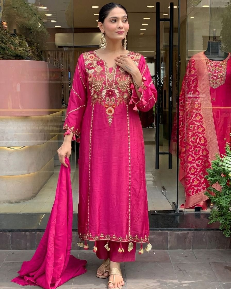 Women Chanderi Kurta Pant Dupatta Set-image-8