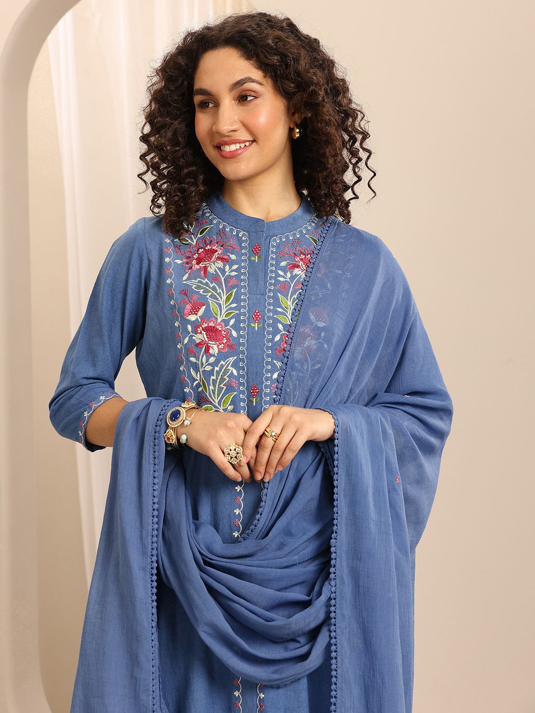 Women Cotton Blend Kurta Pant Dupatta Set-image-15