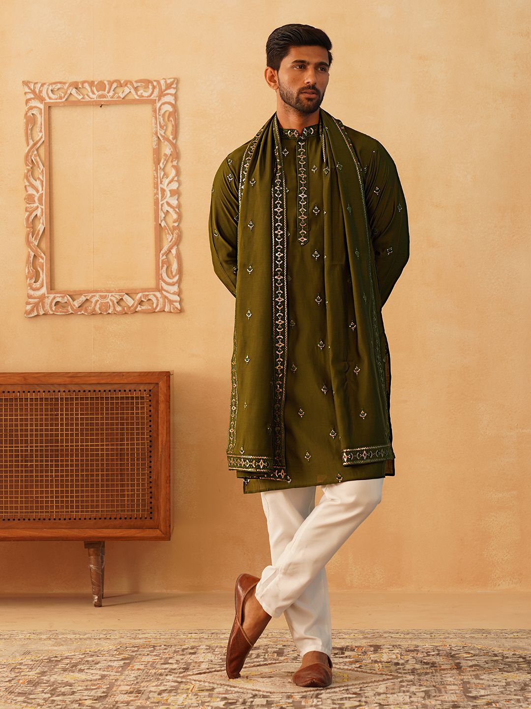 jompers Men Silk Blend Kurta Pyjama Dupatta Set-picture-35