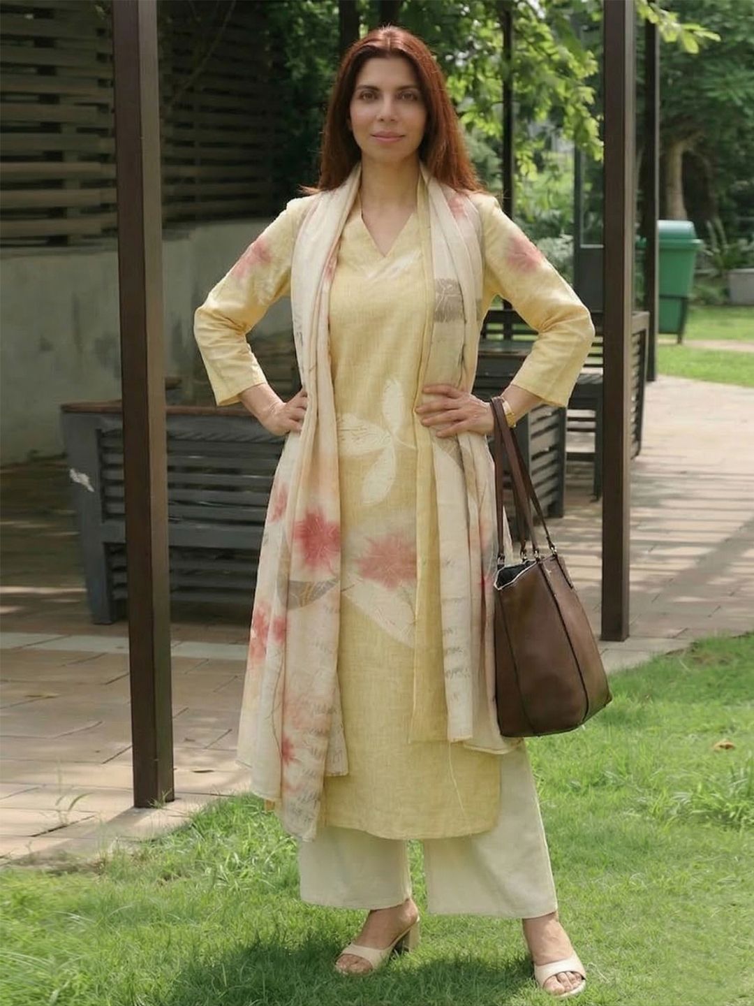 gosriki Women Cotton Blend Kurti Pant Dupatta Set-picture-3