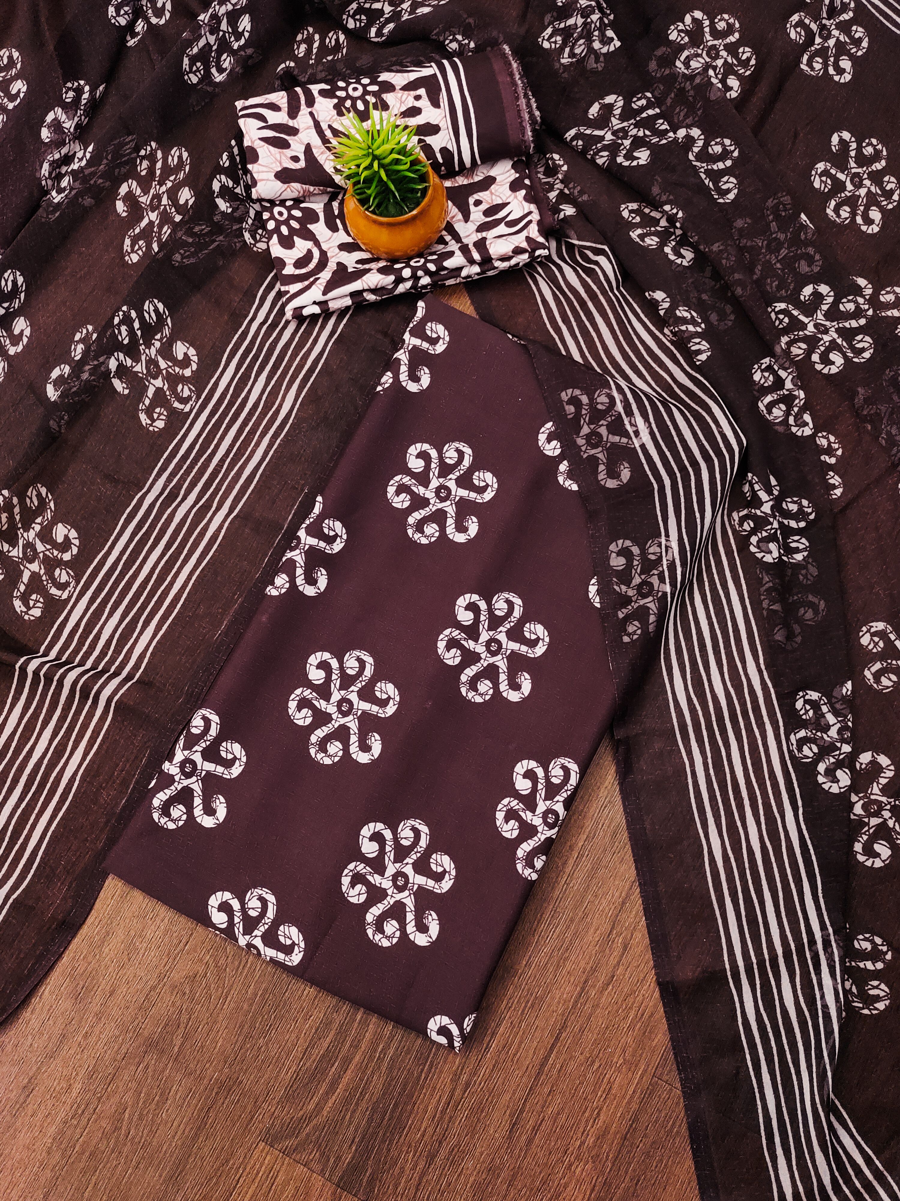 kashvi Unstitched Crepe Salwar Suit Material Paisley, Geometric Print-picture-25