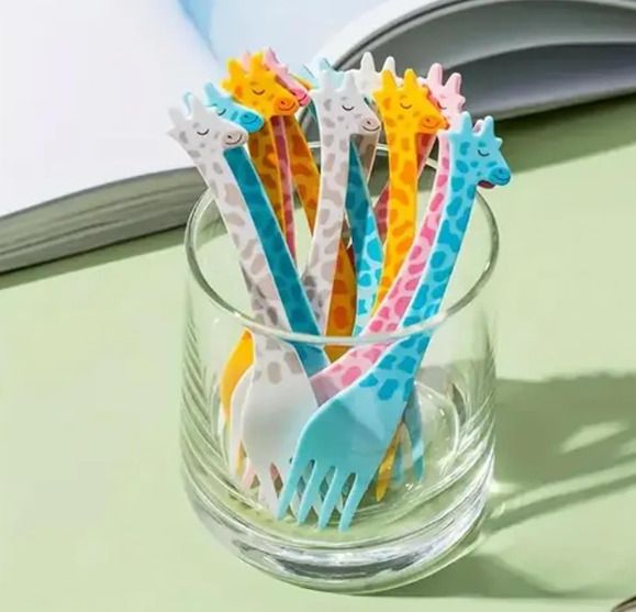 Giraffe Shaped Fruit Forks for Kids – Cute Cartoon Design Plastic Snack Fork Set Plastic Fruit Fork Set