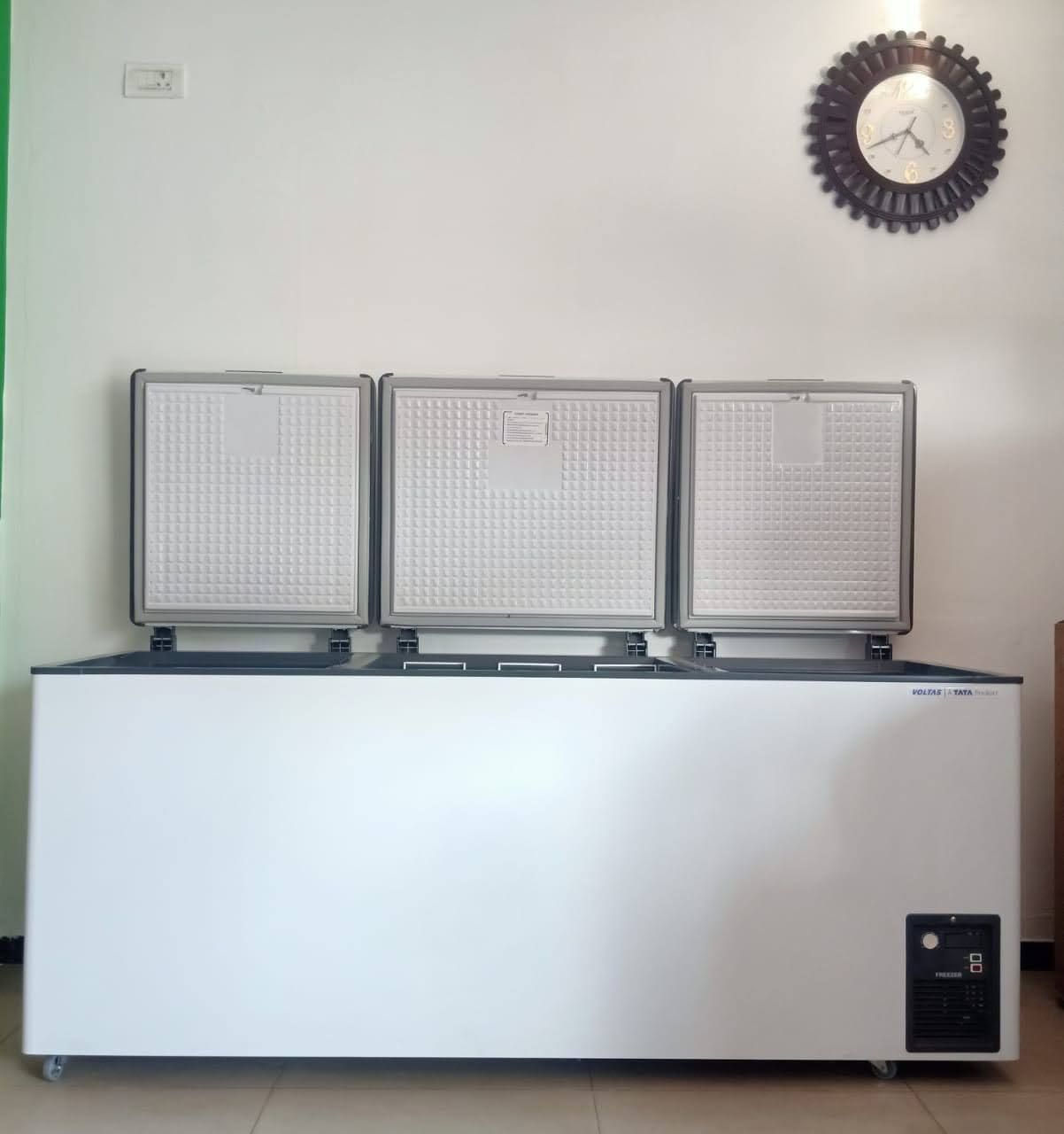 voltas 560 L Triple Door Standard Deep Freezer-picture-20