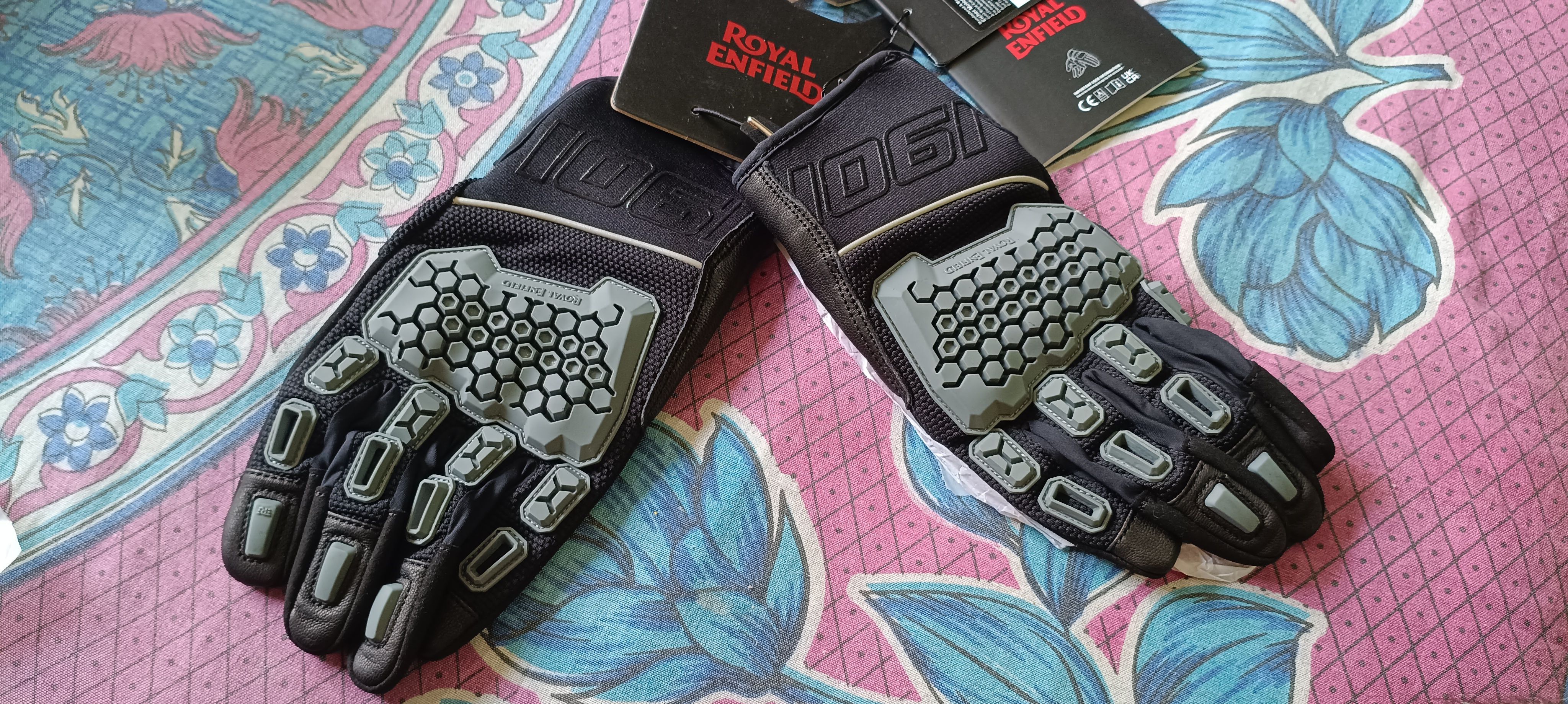 Solid Protective Men Gloves-image-7