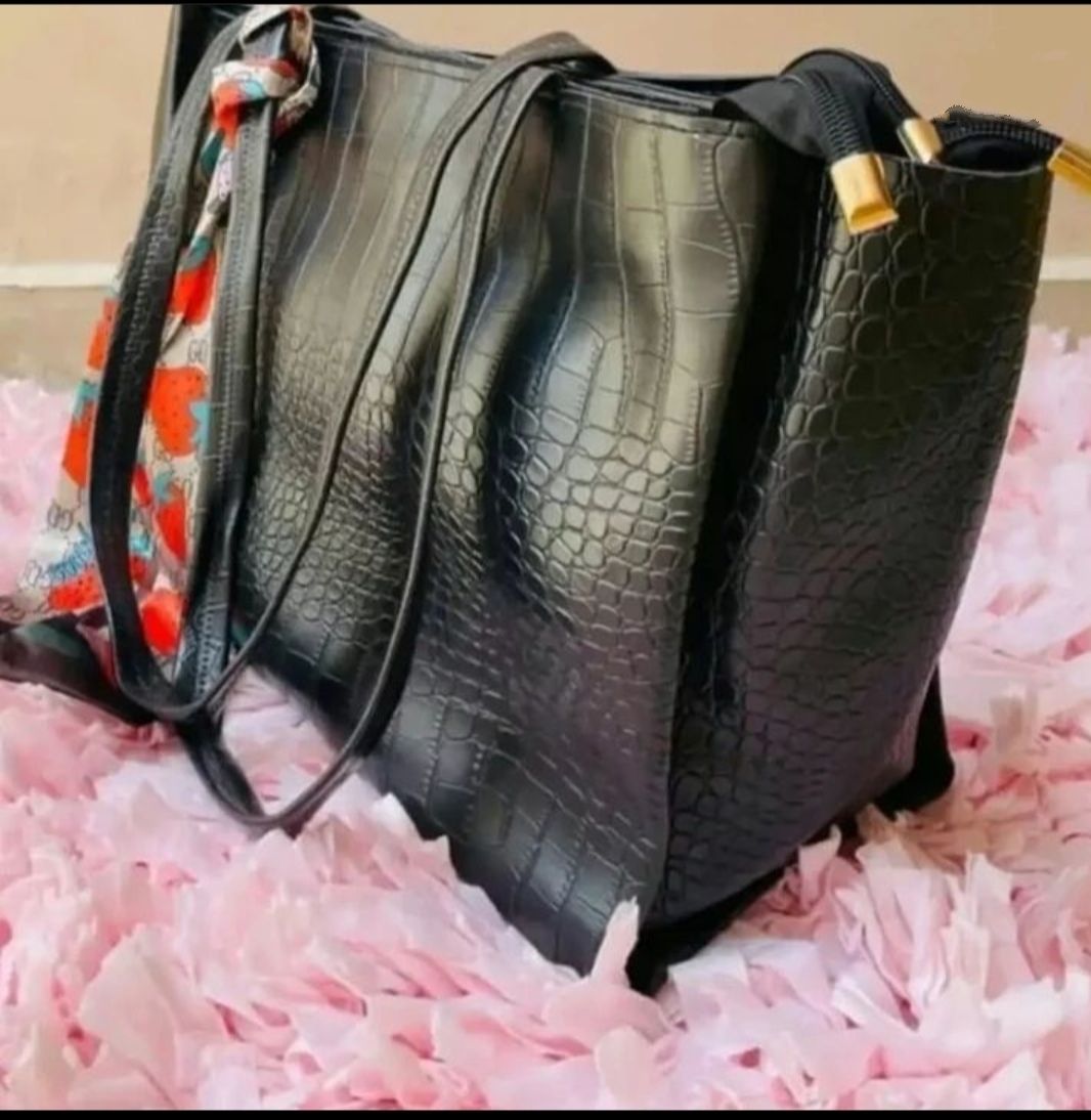 aesthetic Women Black Tote-picture-18