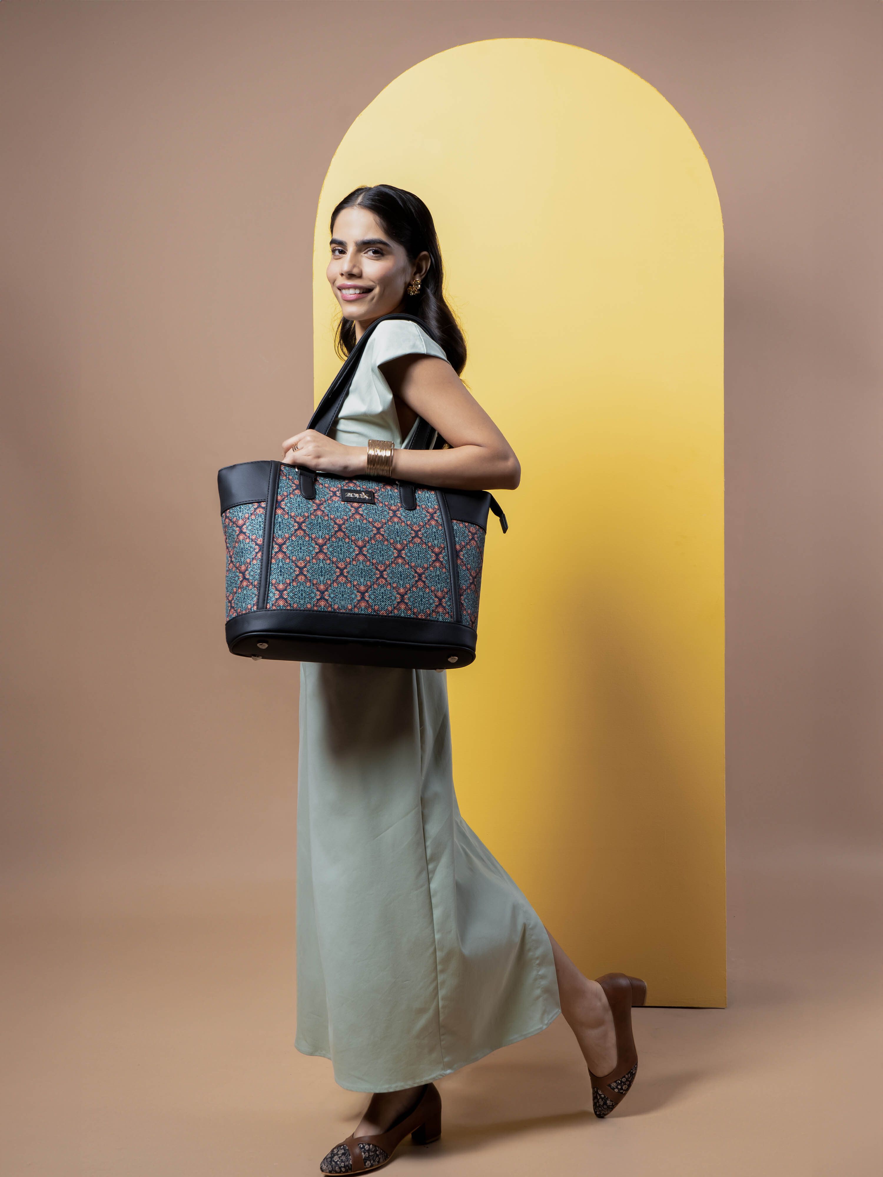 zouk Women Green Tote-picture-24