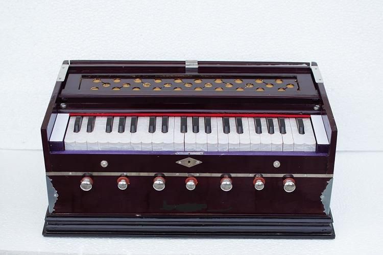 sg musical 39 Keys, 7 Stopper 3.2 Octave Hand Pumped (Two Fold Bellow, Bass Reed)B257 3.2 Octave Hand Pumped Harmonium-picture-24