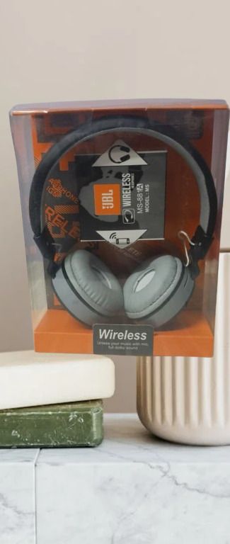 Pradeep HEADPHONE WIRELESS HIGH PERFROMANCE WITH BUILT-MIC Headphone Stand-image-3