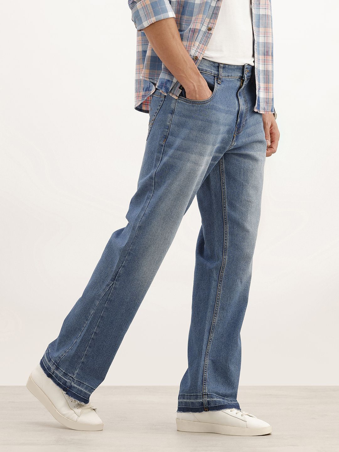 wrogn Men Boot-Leg Mid Rise Blue Jeans-picture-11