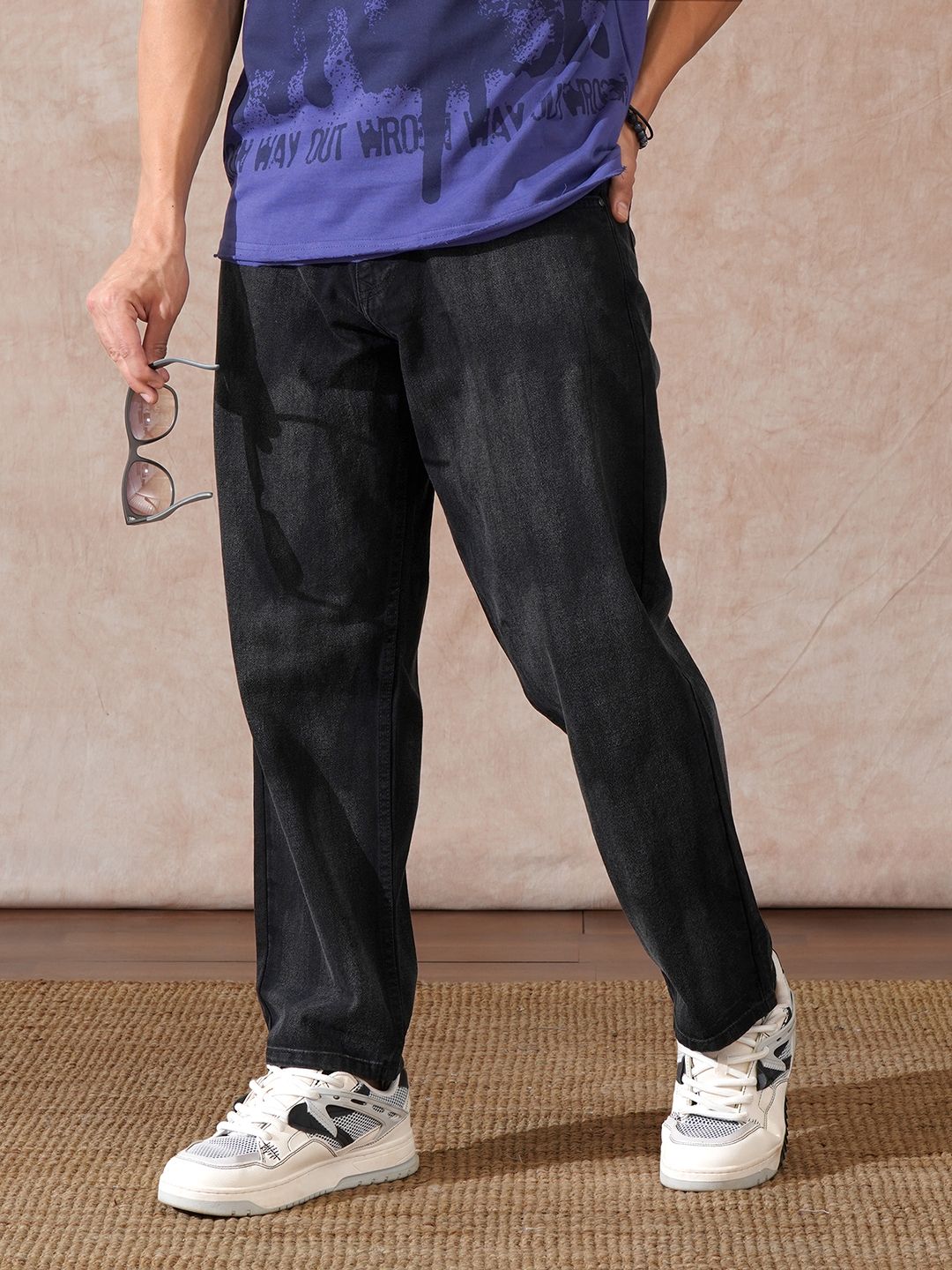 wrogn Men Loose Fit Mid Rise Black Jeans-picture-14