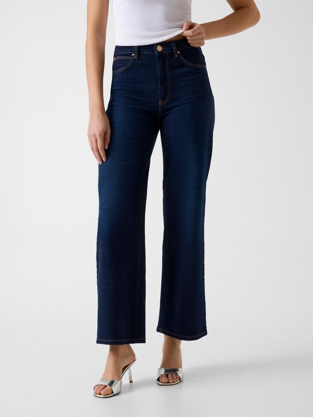 Women Relaxed Fit Mid Rise Blue Jeans-image-8