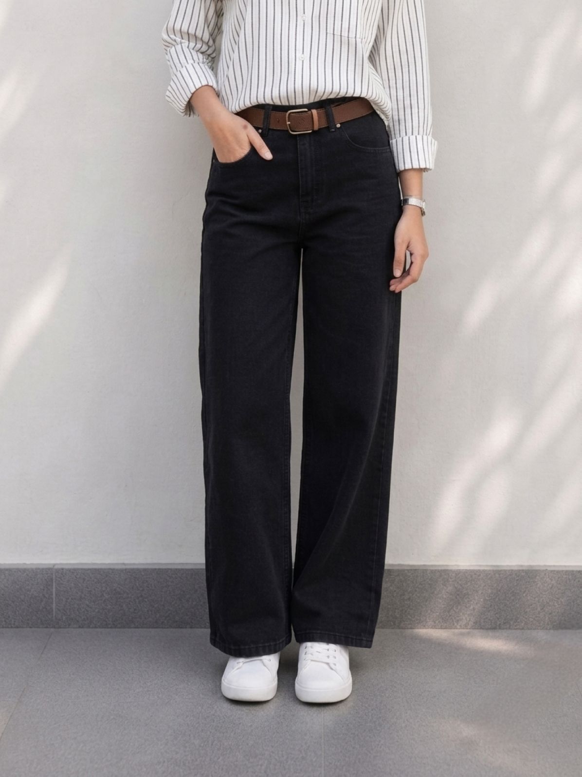 Women Loose Fit High Rise Light Blue Jeans-image-28