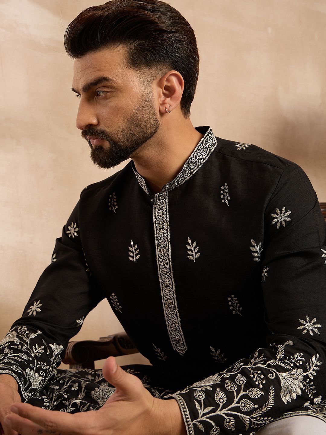 Men Embroidered Silk Blend Straight Kurta