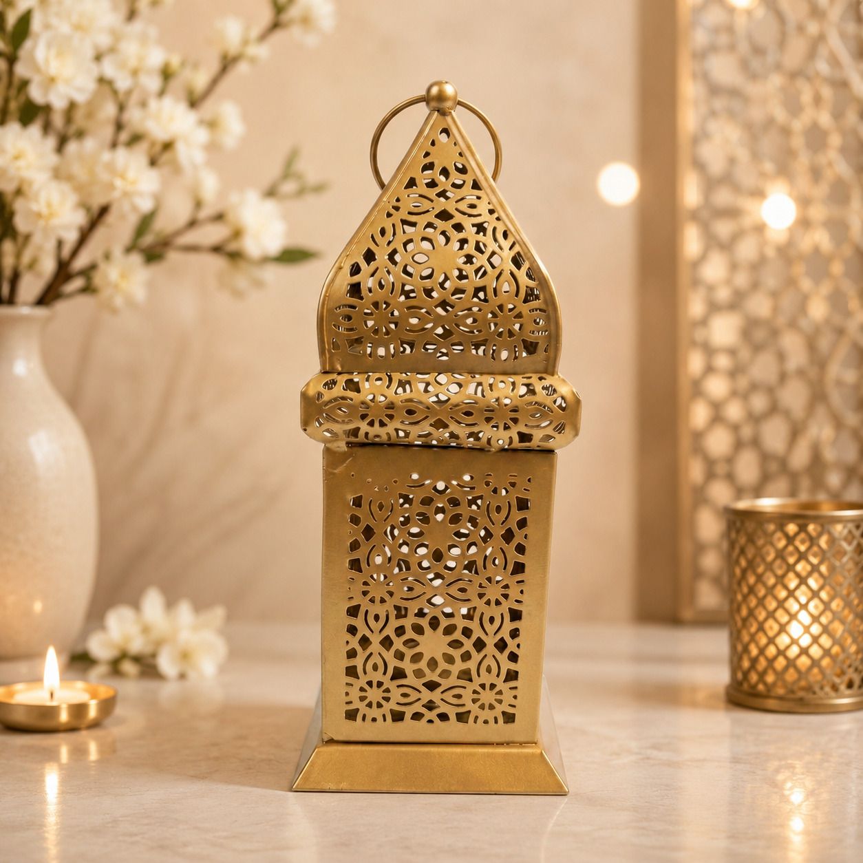the urban deqorum Gold Iron Table Lantern-picture-42