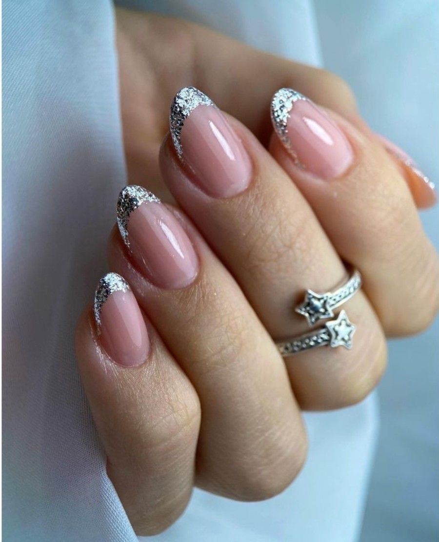 Elevate Your Everyday: Sparkle-Tip Almond French Press-On Nails-image-49
