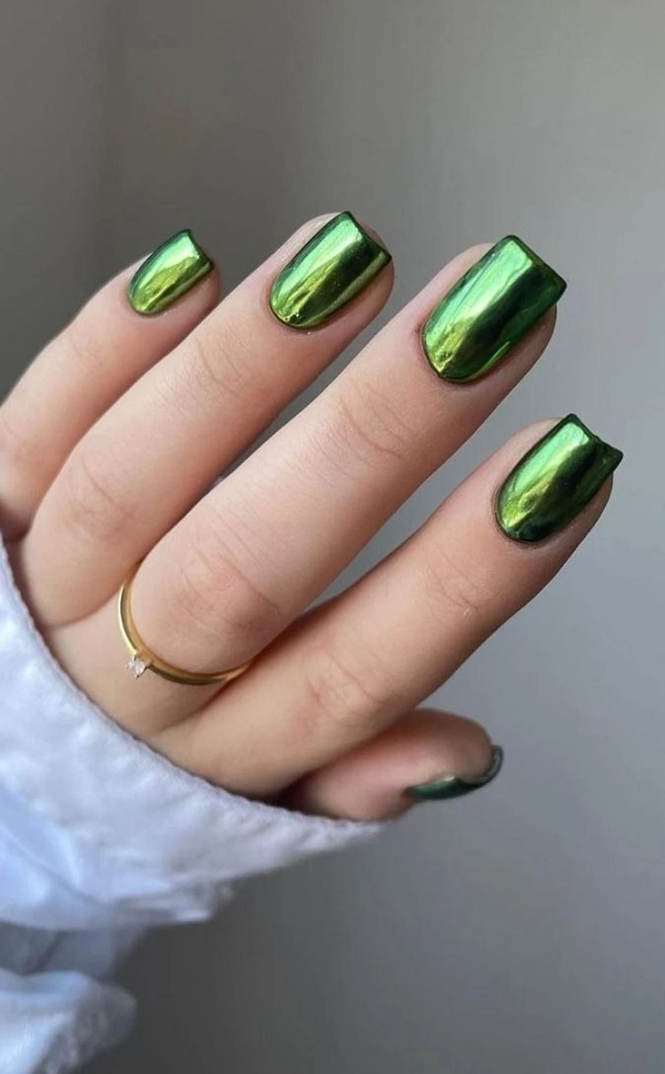 Reflective Metallic Green Chrome Nail Art Polish Smooth Glossy Finish green-image-29