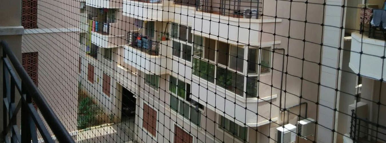 5x5 Ft Anti-Bird Net (25 Sq Ft) UV-Stabilized With 15Pcs Clips & Tying Ropes Camping Net