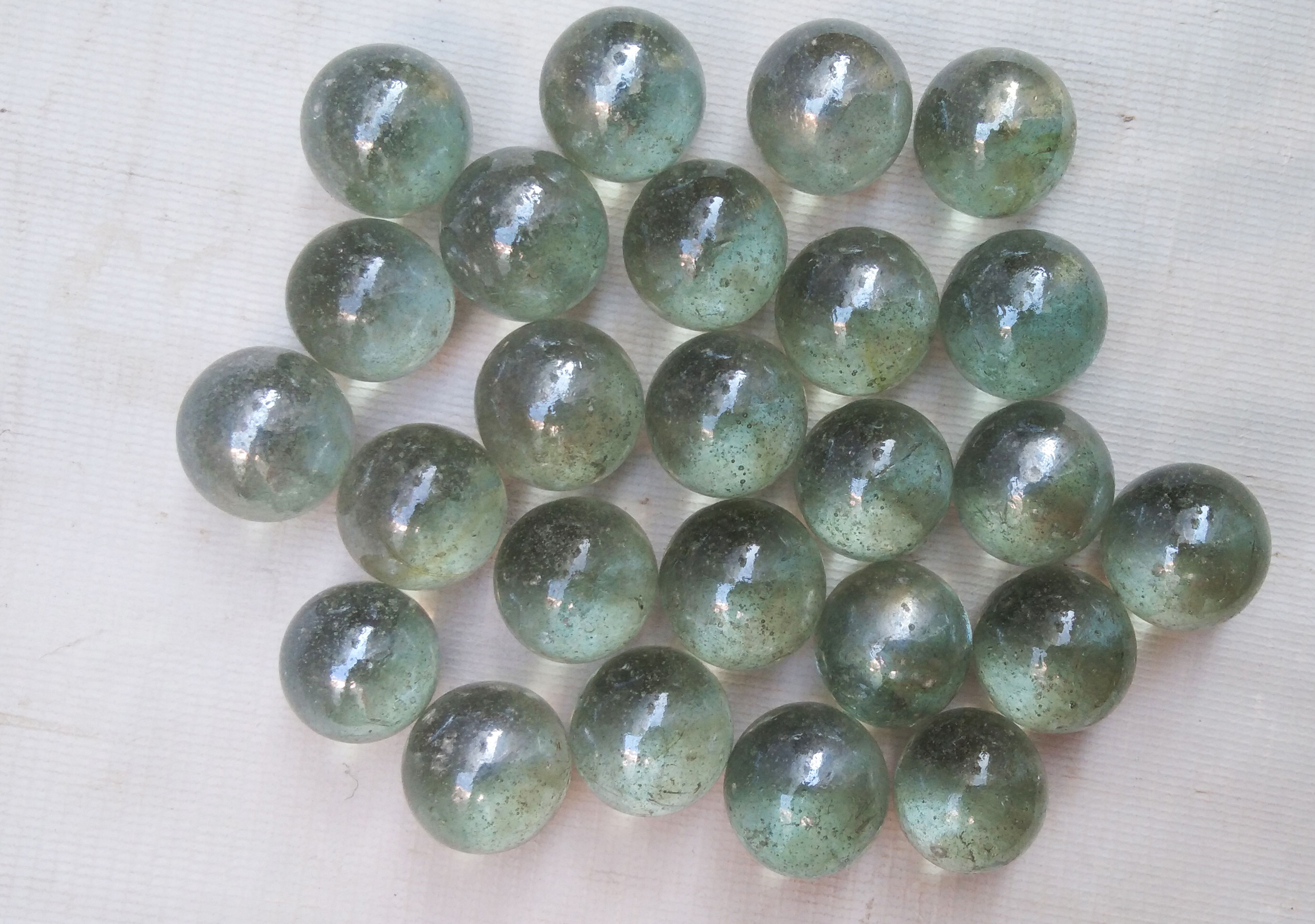 Paani Glass Colour 25 Piece Kanche Marble Glass Ball Goli in Outdoor Toy