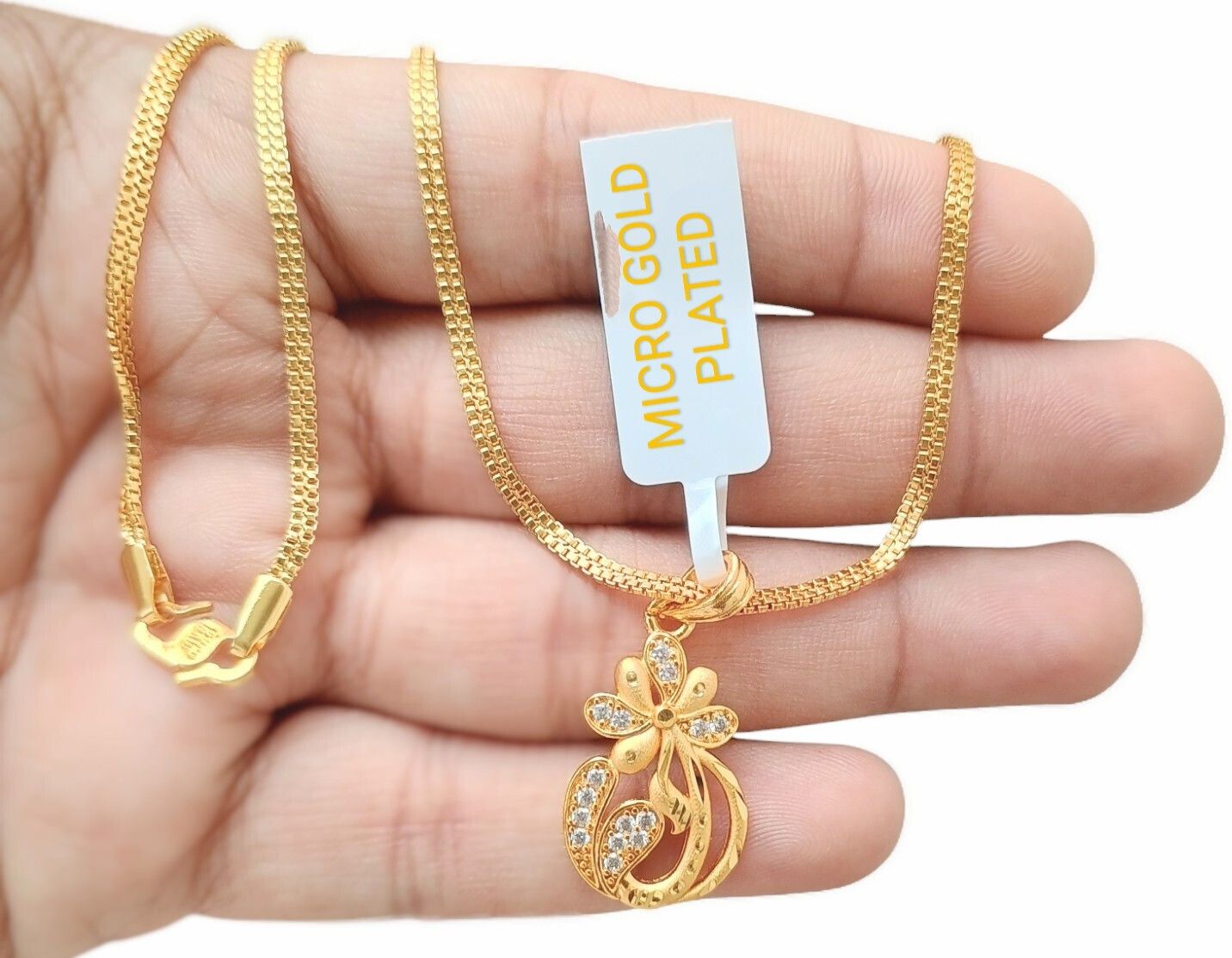 Floral Designer Dimonds gold PENDANT WITH GOLD CHAIN Gold-plated Brass Pendant Set-image-37